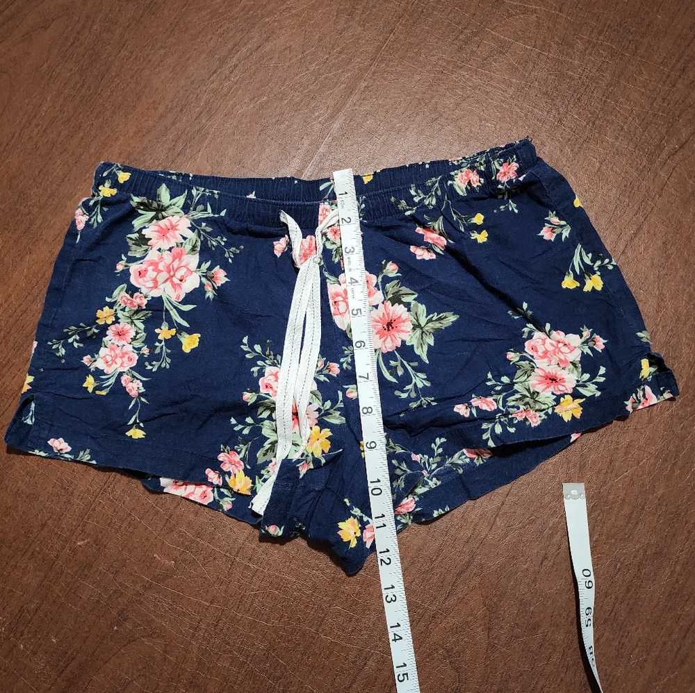 Old Navy Blue and Pink Shorts with Floral Design - Picture 3 of 7